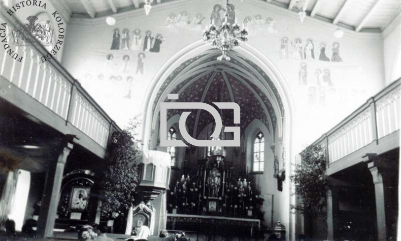 Wnętrze małego kościoła
